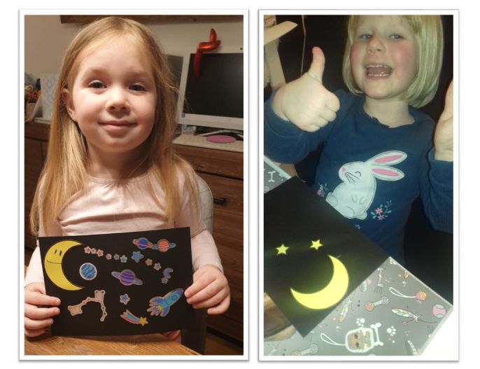 Kolaż dwóch zdjęć dziewczynek - na zdjęciu po lewej dziewczynka pokazuje czarną kartkę z naklejonymi kolorowymi elementami, na zdjęciu po prawej dziewczynka pozuje do zdjęcia z uniesionym kciukiem.